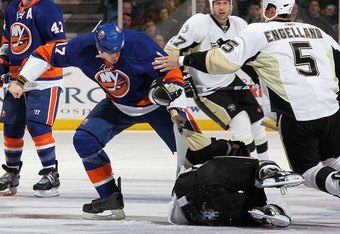 Islanders Brawl with the Penguins