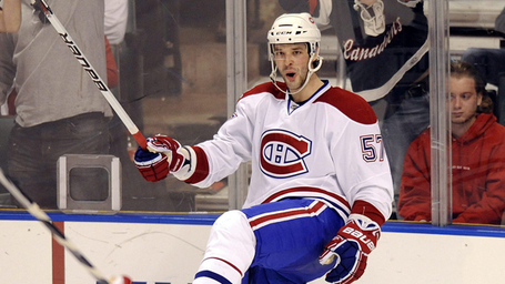 Canadiens vs Bruins – Benoit Pouliot Fights David Krejci