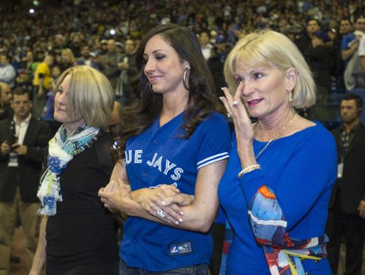 Expos Carter Honored by Montrealers as Baseball Returns [VIDEO]